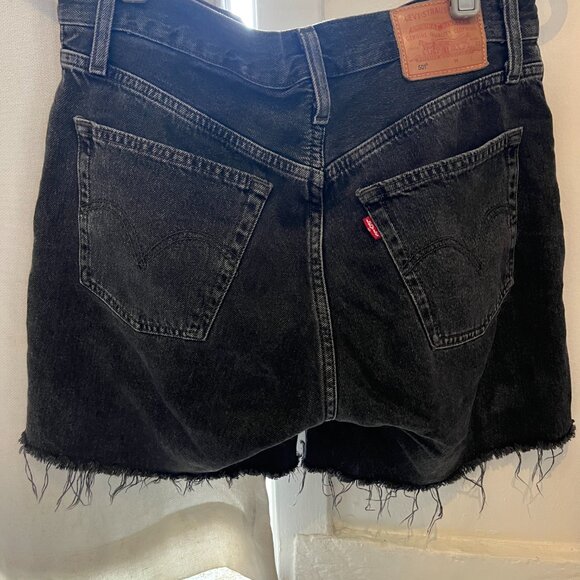 Levis 501 mid thigh jean shorts - Picture 3 of 3